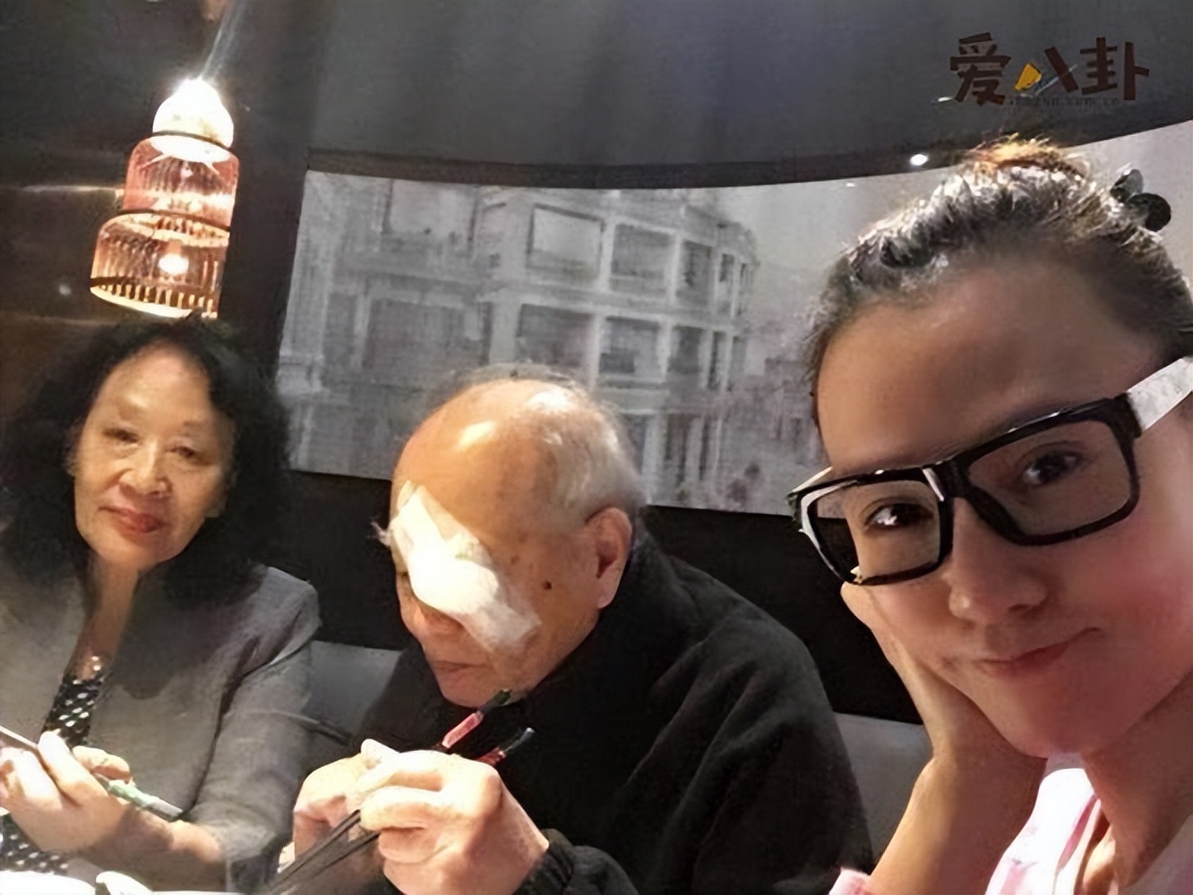 她7岁从天津到香港，是TVB“*用御***妇情**”，有小鲜肉追钱都花给父母