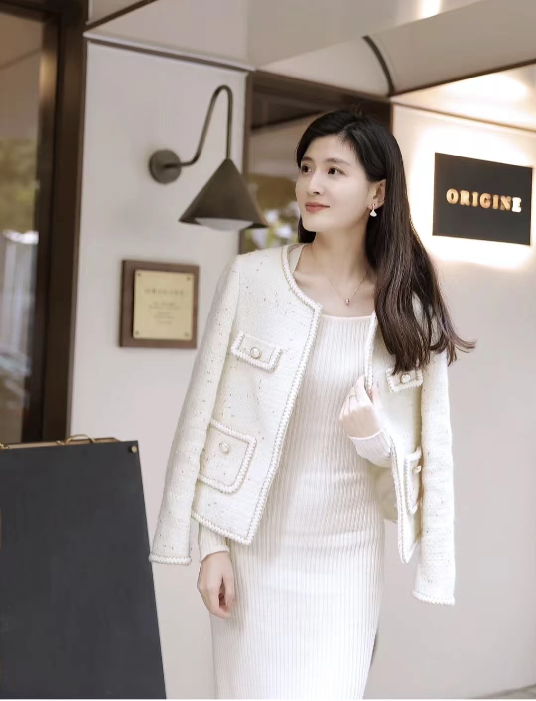 皮肤黑黄适合穿什么颜色衣服显白,男士皮肤黑穿什么颜色的衣服显白