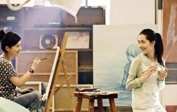 安徽一大学美术老师走红，气质古典眉目如画，堪称现实版“司藤”