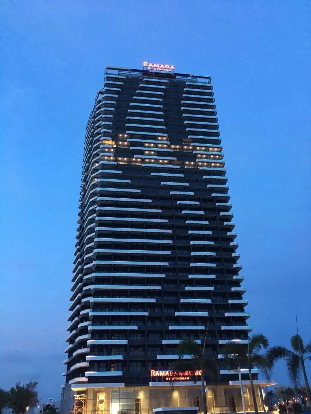 双月湾新开海边度假酒店，带无边泳池，一步到沙滩，网友：白菜价