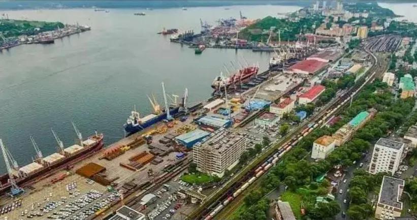 符拉迪沃斯托克港和摩尔曼斯克港,扎鲁比诺港和海参崴