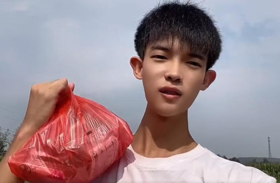 苏小宇之前不是有一千多万粉丝吗,最穷的网红苏小宇