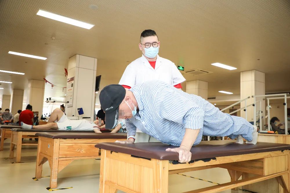 中风后偏瘫能恢复正常吗,中风偏瘫了有什么方法能康复