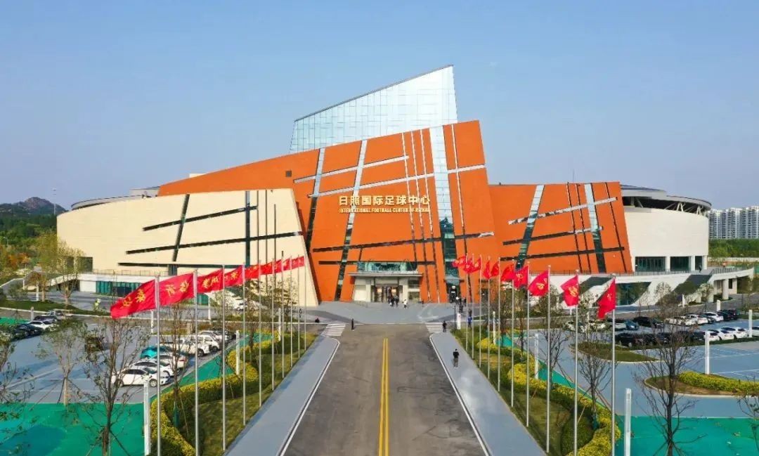 首秀！省运会足球测试赛在日照国际足球中心举行
