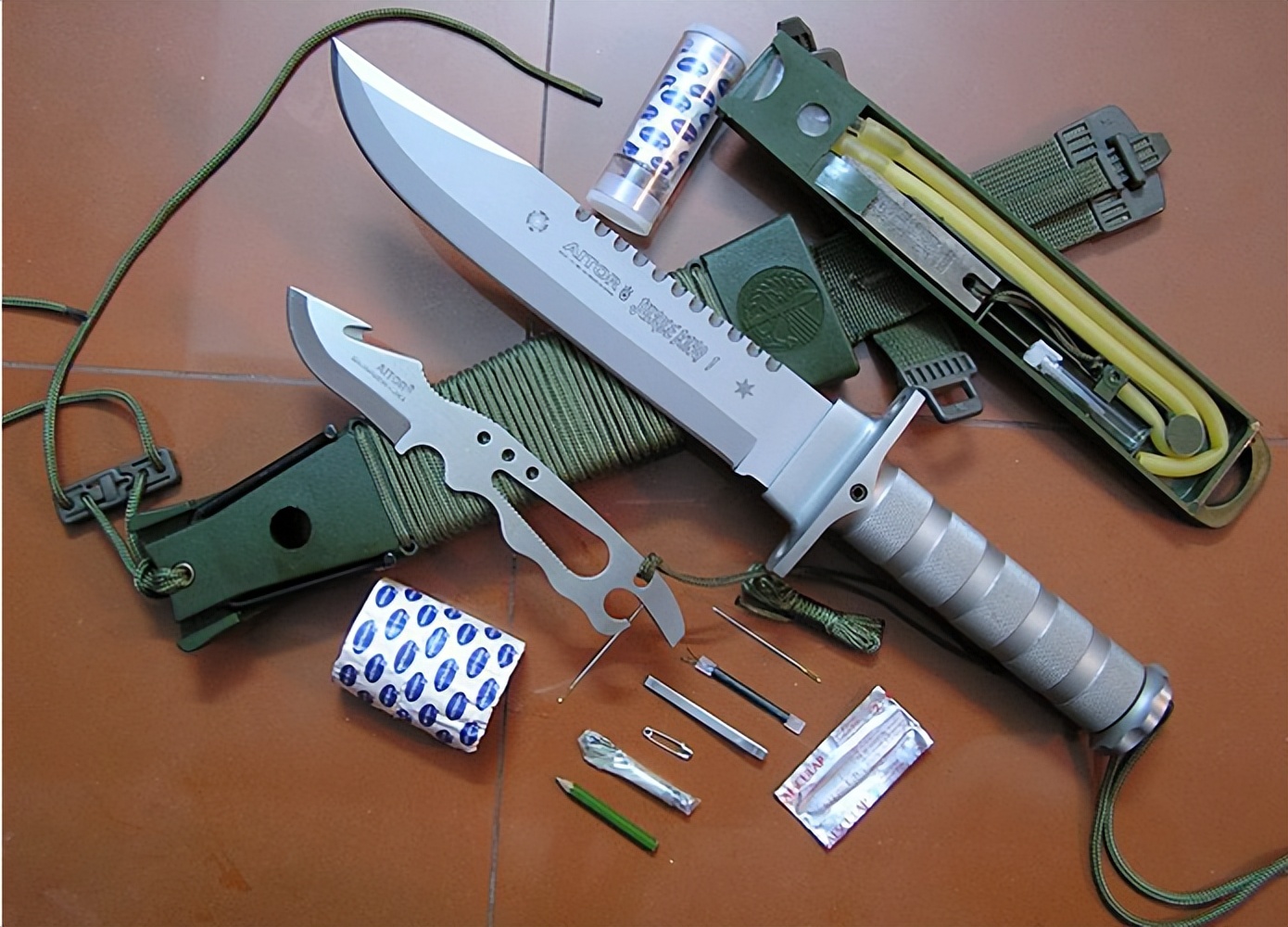 多功能野外生存刀燧石,国外户外生活使用的户外生存刀