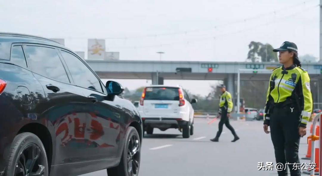 温柔的力量——女骑警时春霞