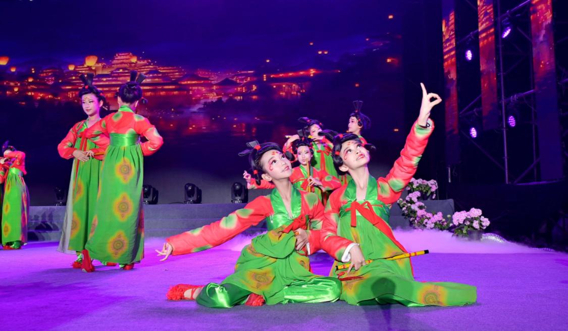 七中、九中捧场！六一汇演，师一学校，办出“五朵私花”独有味道