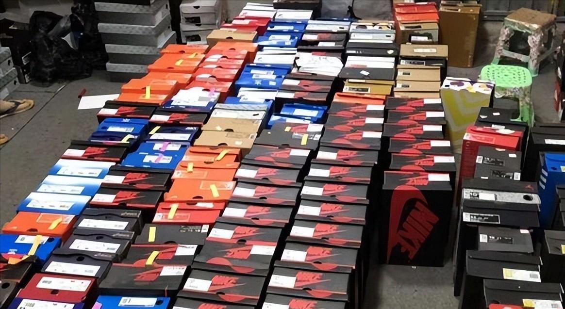 消费者疯狂购物的视频,消费者疯狂下单视频