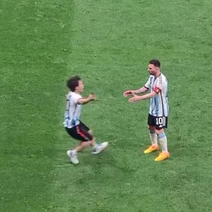 踢出灵感，闪耀未来：中国男足应学习梅西的踢法