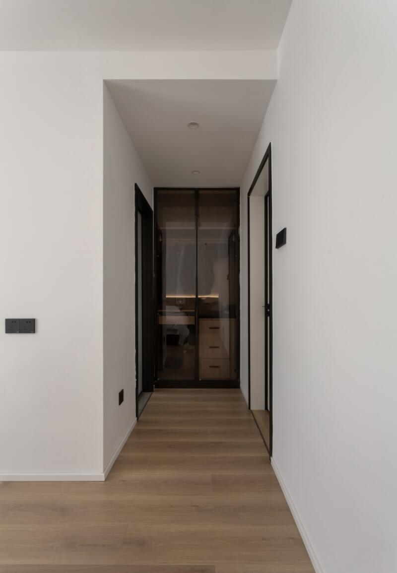 给墙面留白,墙面留白