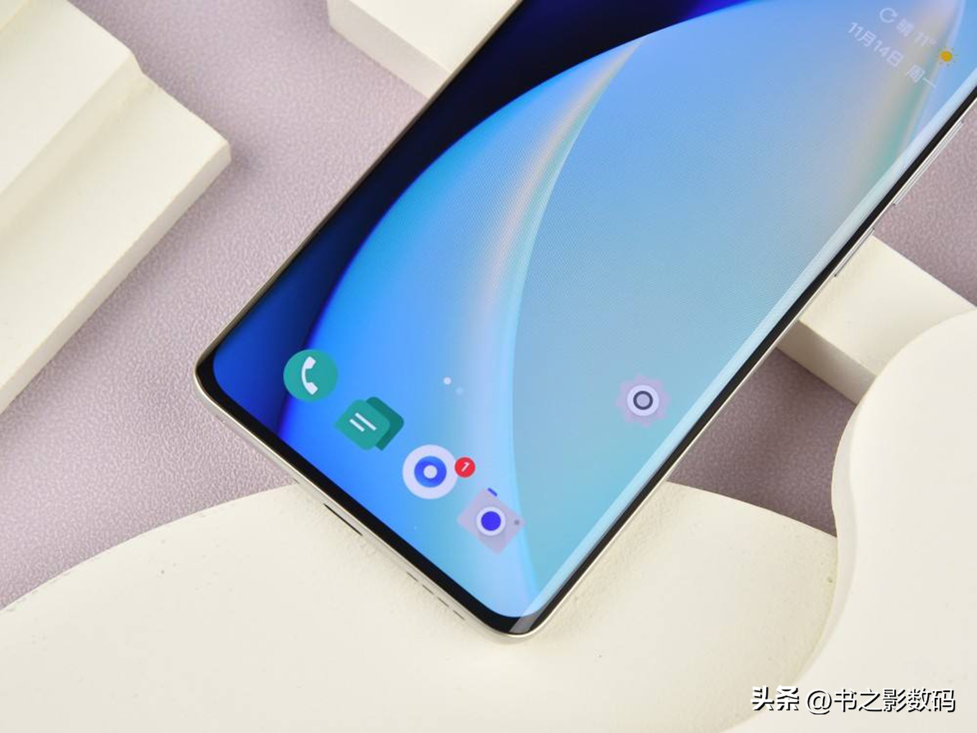 最便宜的曲面屏5g手机1000元左右,曲面屏手机跌至2999元