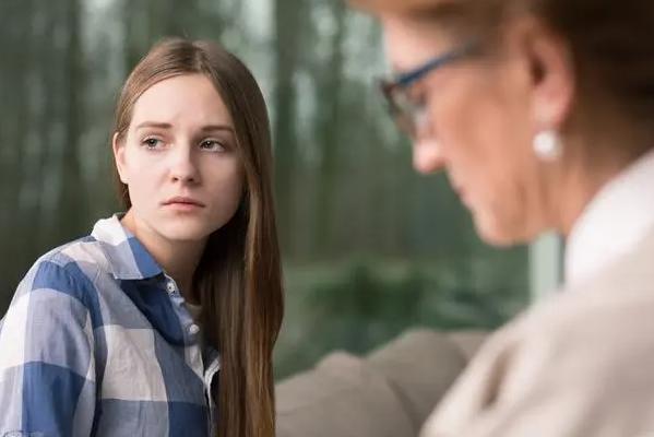 青少年自卑的解决方法,青少年有自卑感怎么疏导