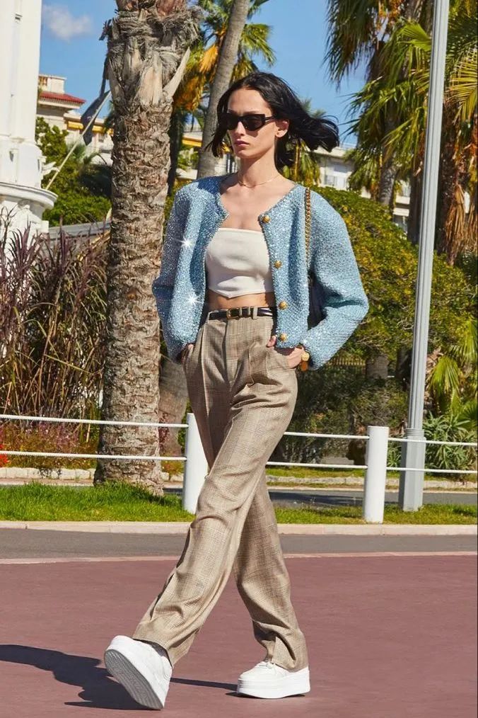 为什么小香风外套穿了显得很驼背,为什么你穿小香风廉价又土气