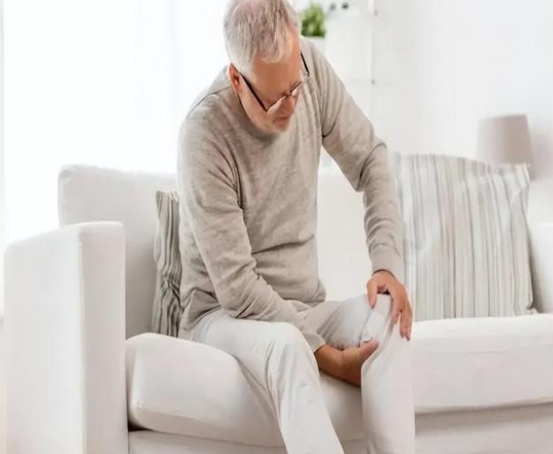 睡觉突然腿抽筋可能并非缺钙,睡觉时腿抽筋是缺钙还是血脂高