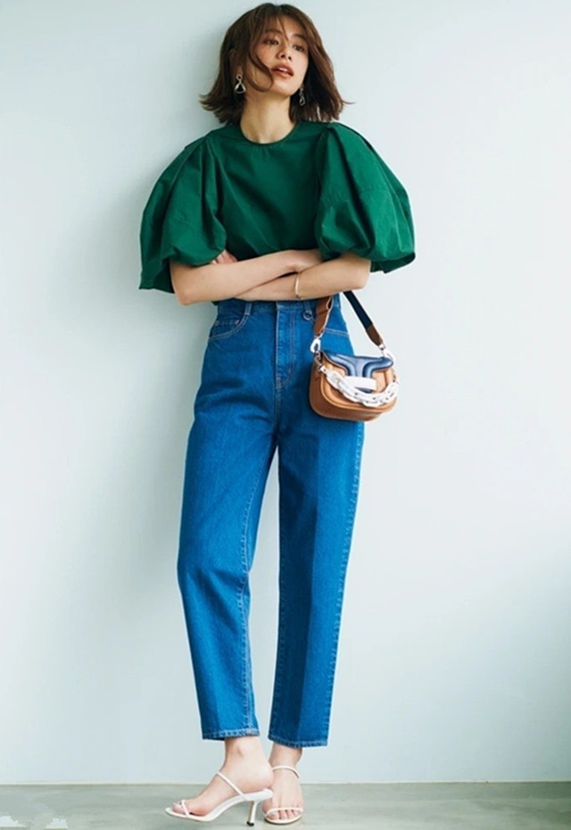 百搭运动休闲凉鞋穿搭,高跟银色凉鞋简单大方穿搭