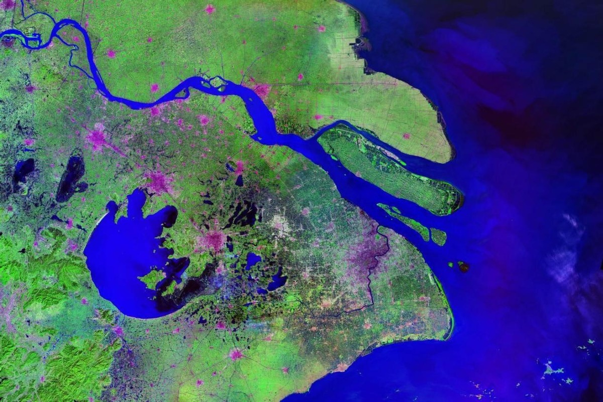 在海滩中撸铁棒赚钱,海滩撸铁