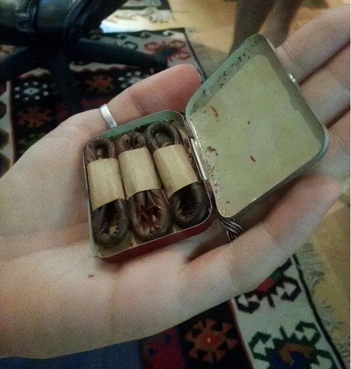 同样钱买一个套二还是两个套一,同样的钱买一套还是两套划算