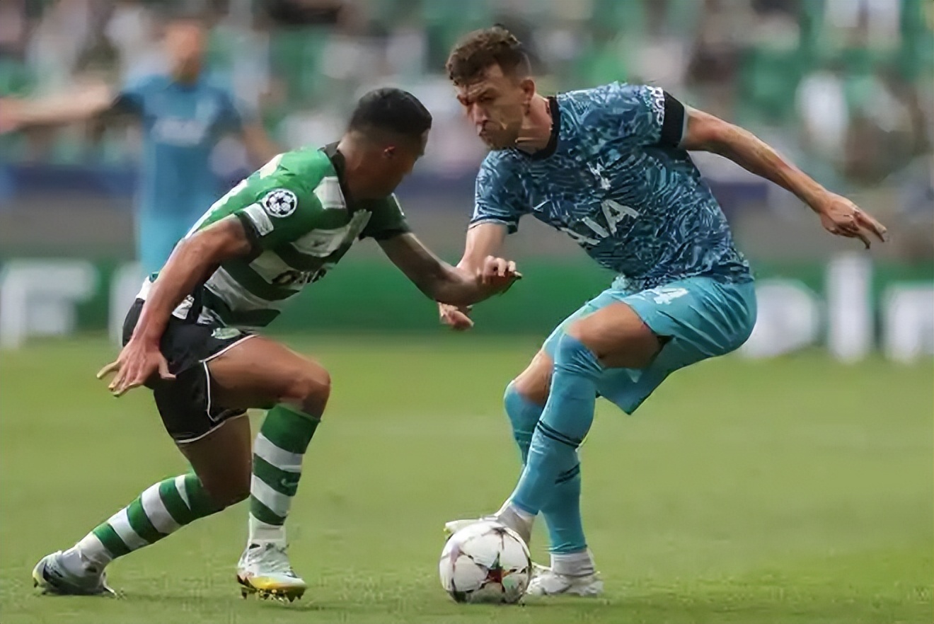 足球赛上的争议判罚,足球比赛中越位是怎么判的