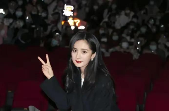 4位女星自曝被*规则潜**的经历，一些娱乐圈的*规则潜**真让人刷新下限