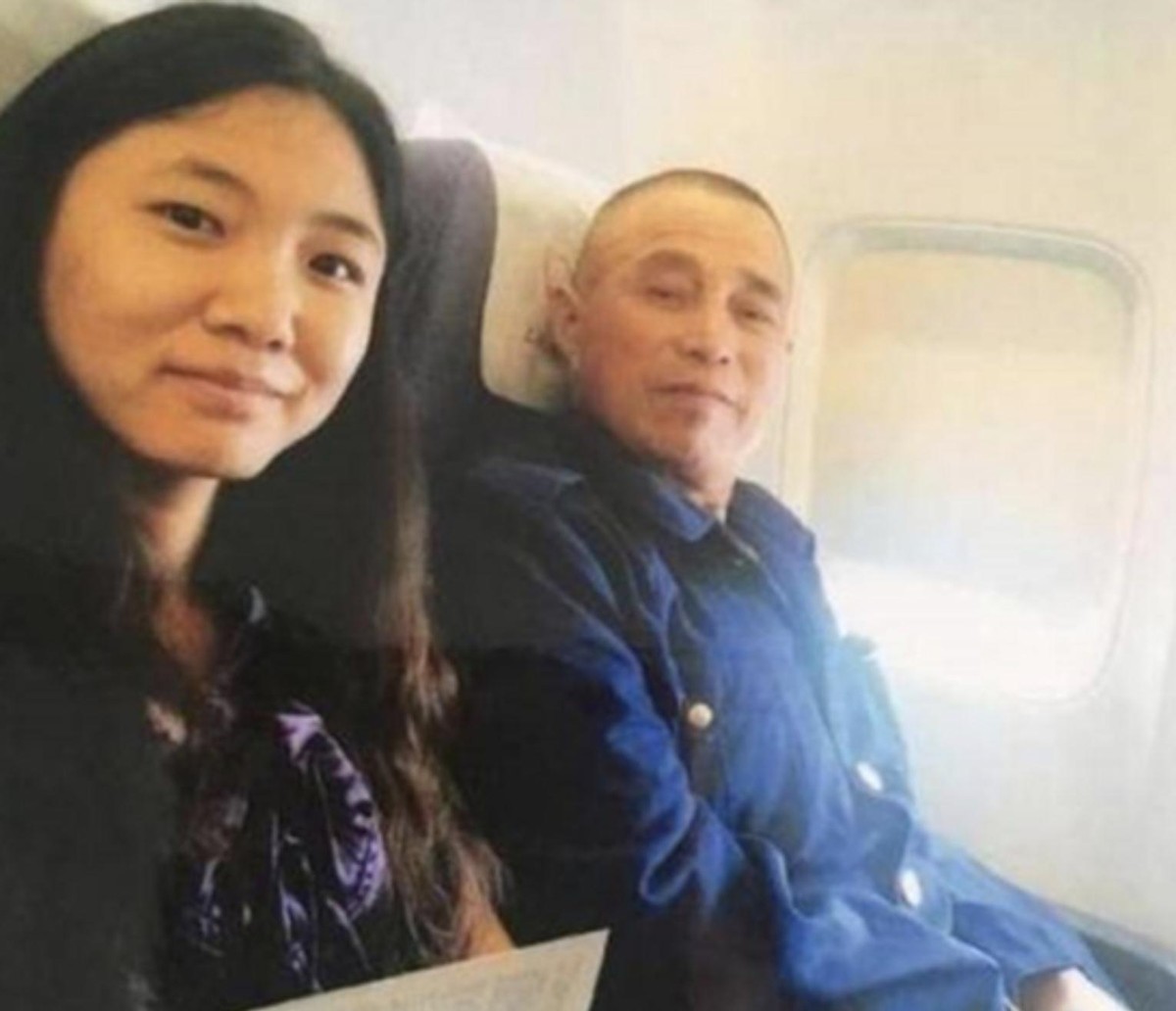 弃婴考上博士亲父母带五十万认亲,湖北夫妻捡到弃婴24年博士归来