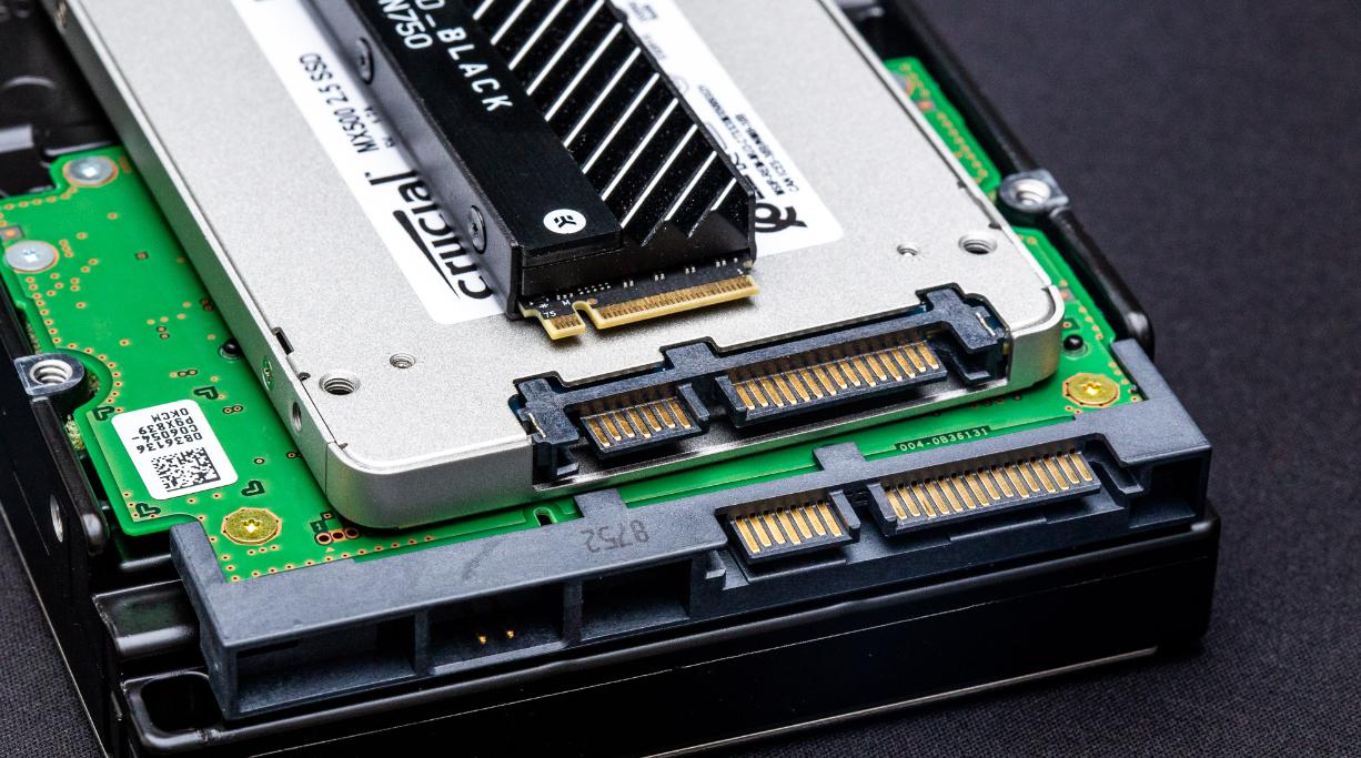 固态硬盘ssd和机械硬盘hdd区别,机械硬盘hdd和固态硬盘ssd