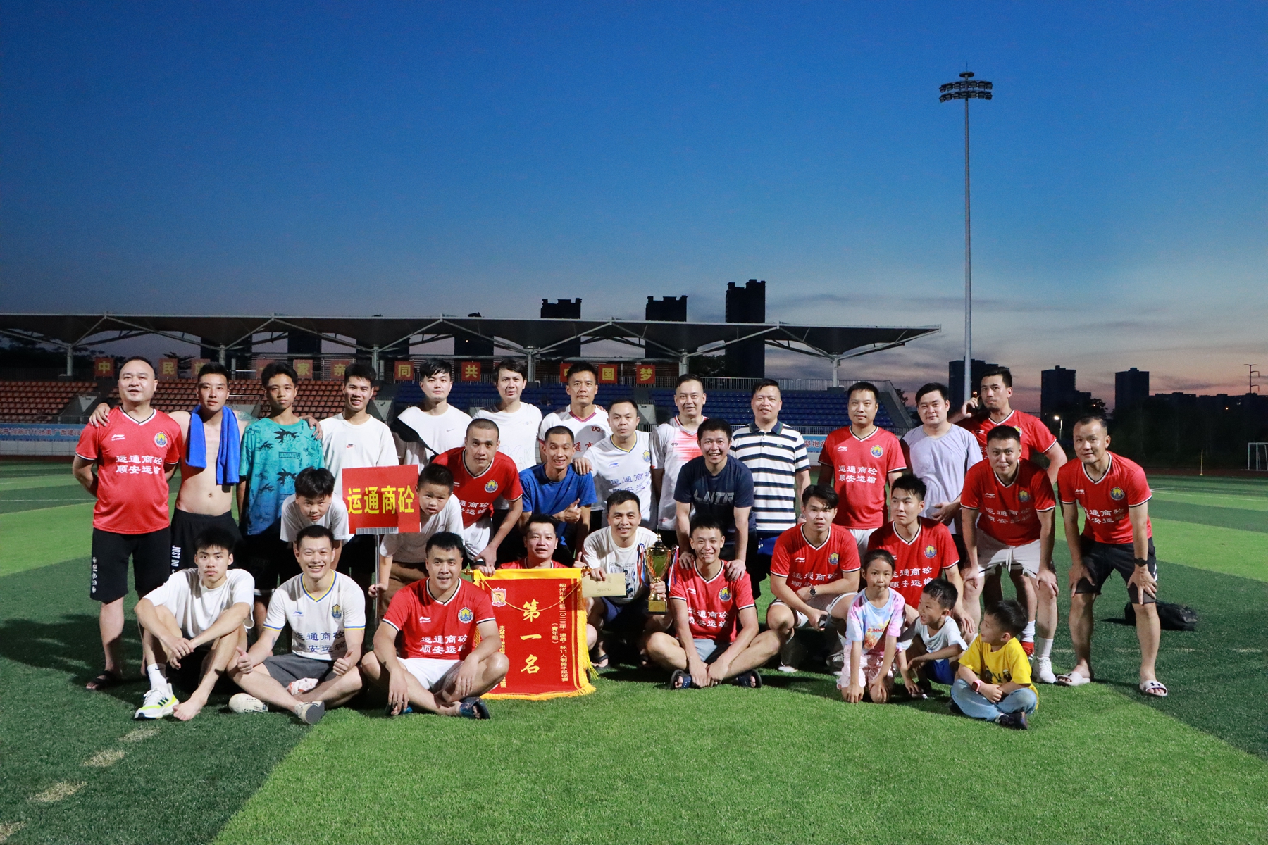 铆足干劲汇聚力量,铆足干劲抢进度