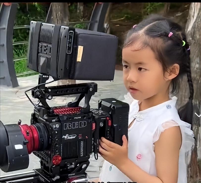 村超小摄影师是哪里人,村超5岁摄影师