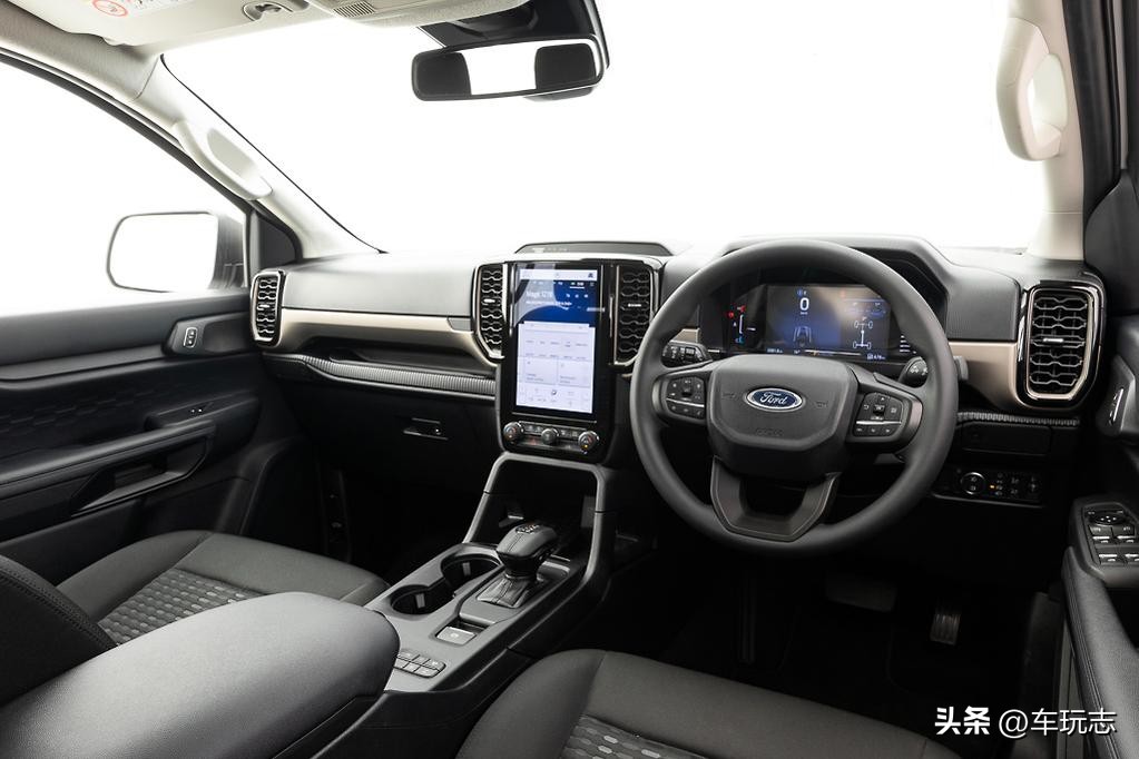 everest福特撼路者2023尺寸,福特全新撼路者海外试驾