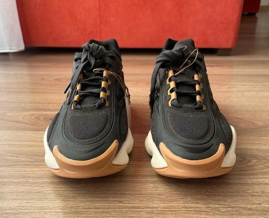 耐克阿迪最好的一款跑鞋,阿迪最高端的跑鞋是哪款