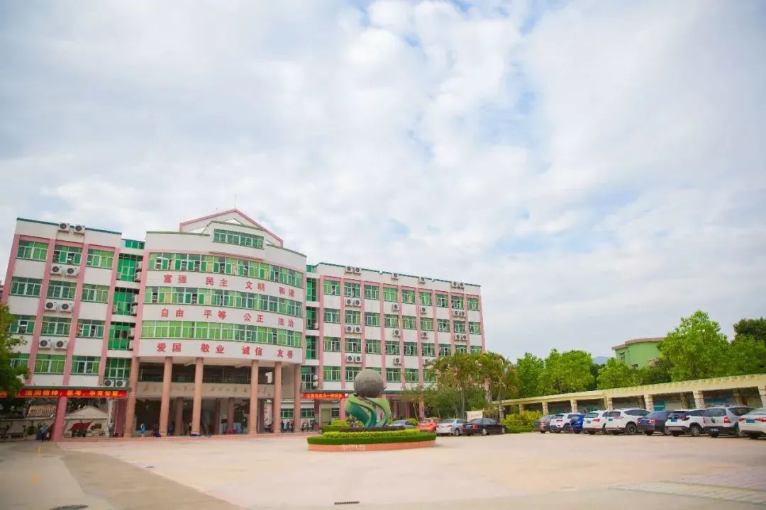 东莞市塘厦镇林村小学校园,东莞市塘厦镇林村小学