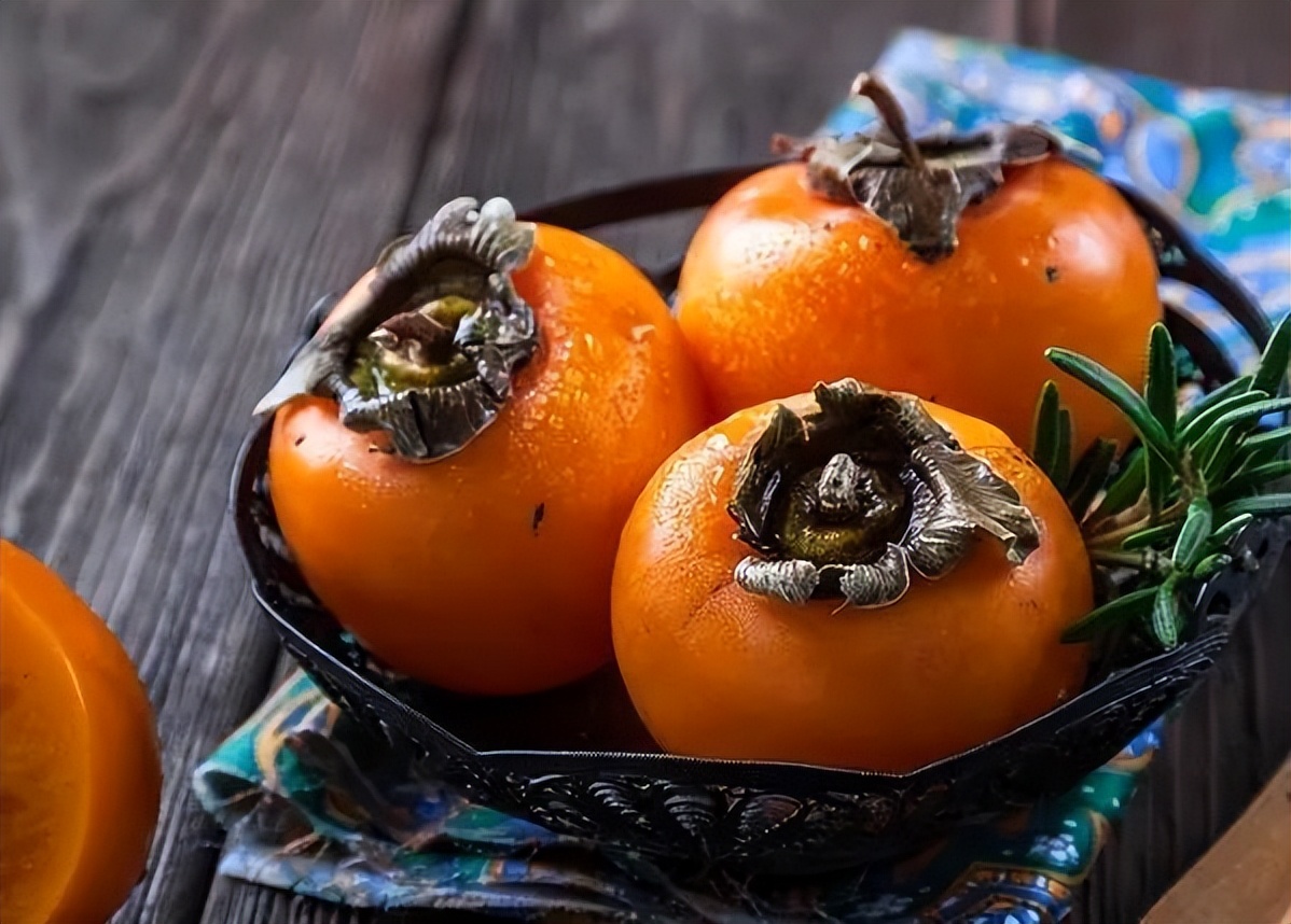 吃柿子导致胃结石怎么处理,吃柿子得结石了如何治疗