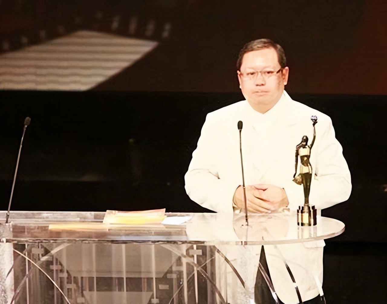 一举败光400亿!香港的百亿败家子，为何仍是商业帝国的接班人?