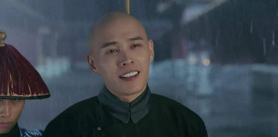 明星烤瓷牙发黑,明星烤瓷牙牙齿磨小后照片