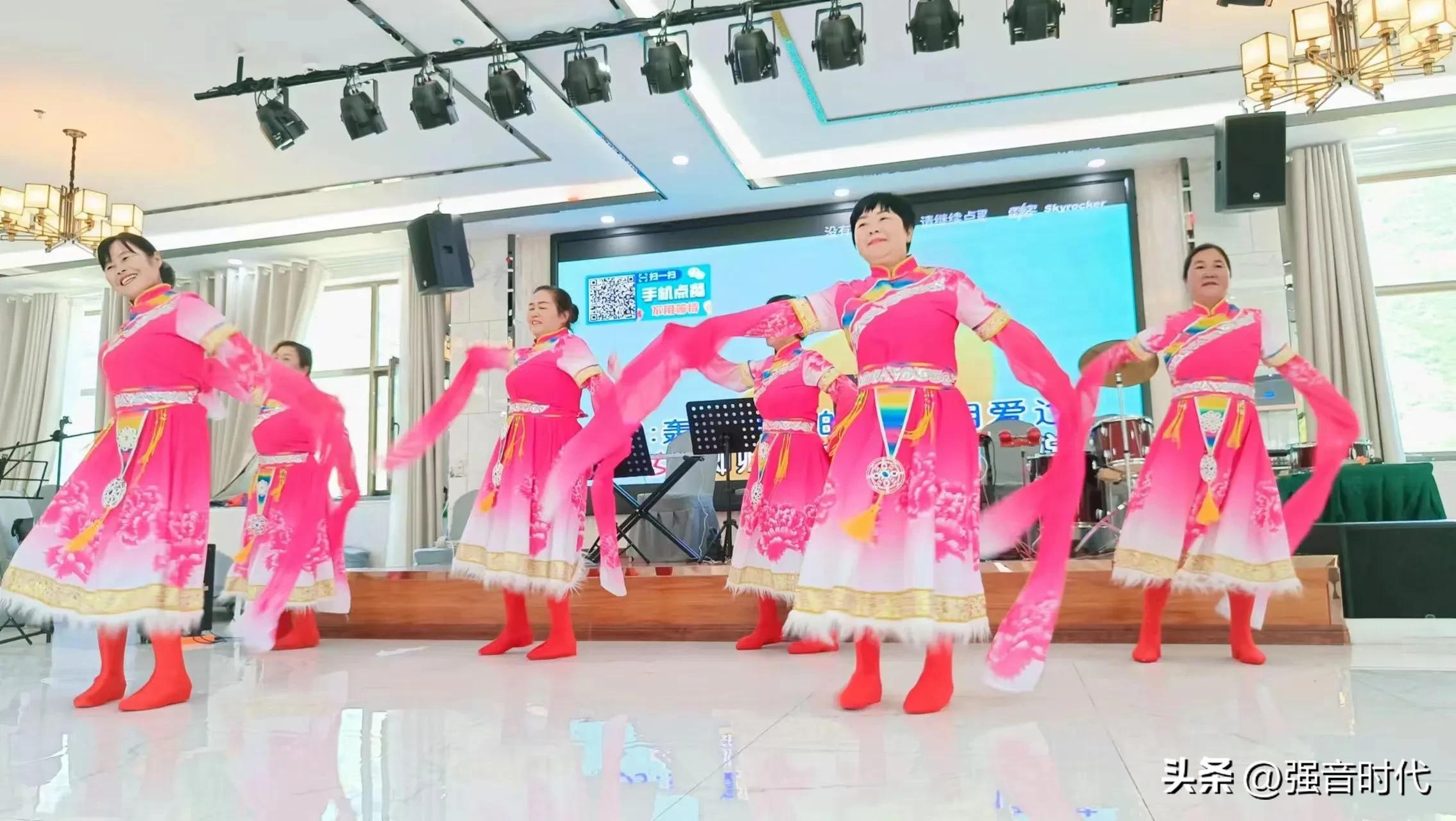 宕昌：七彩乐艺术团歌声嘹亮庆“八一”