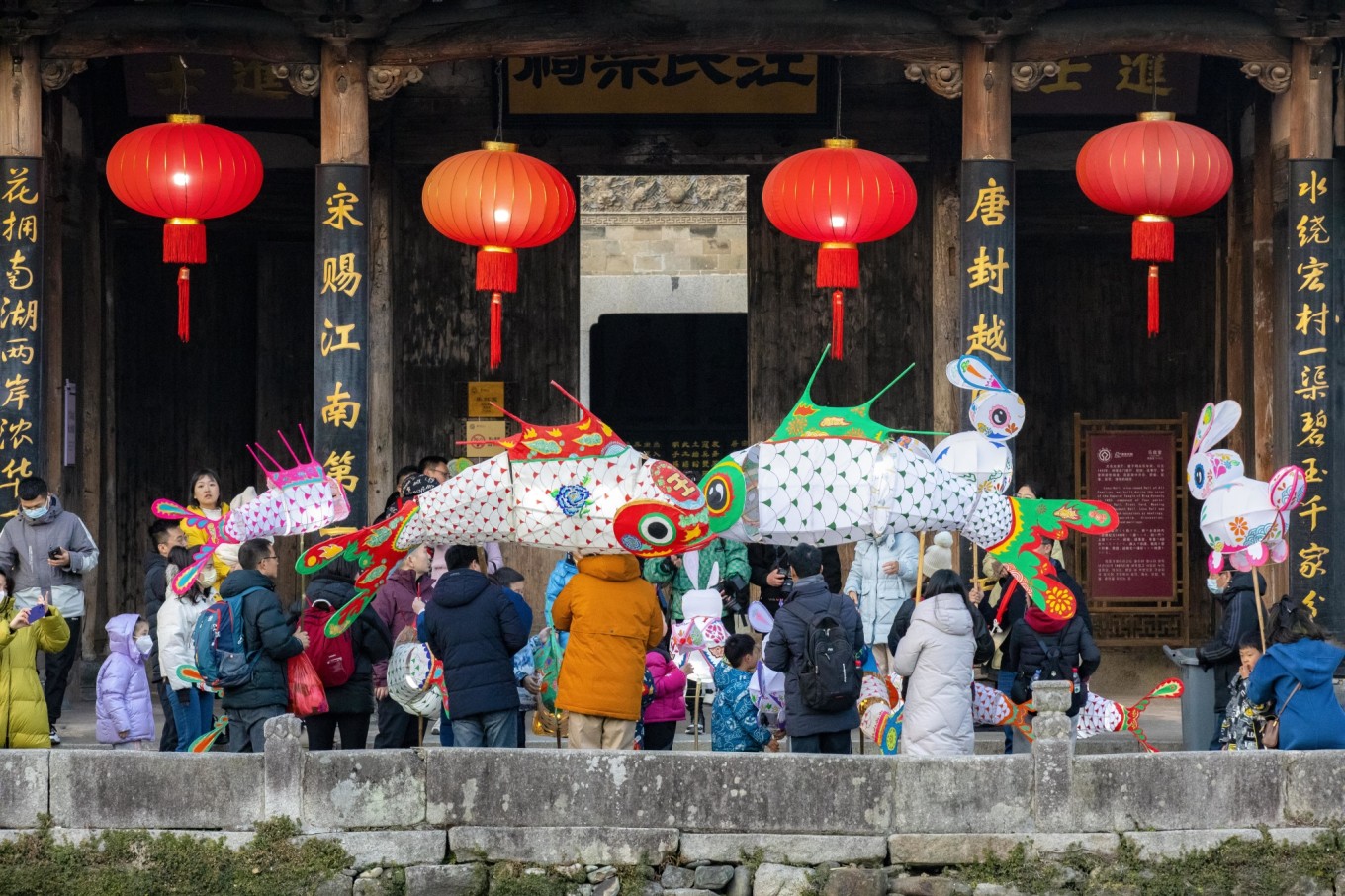在宏村绘制花灯,安徽宏村夜晚花灯