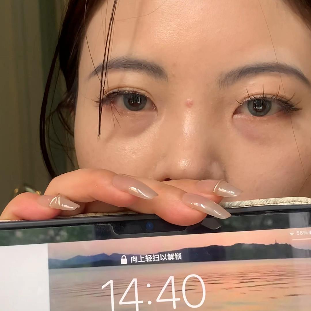 彩棠柔雾持妆粉底液,彩棠粉底液小圆管200和110对比