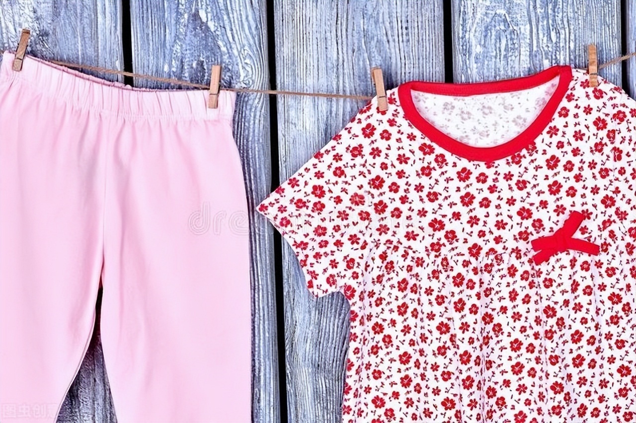 小苏打加洗衣粉洗衣服的正确方法,怎么快速去除衣服上的洗衣粉痕迹