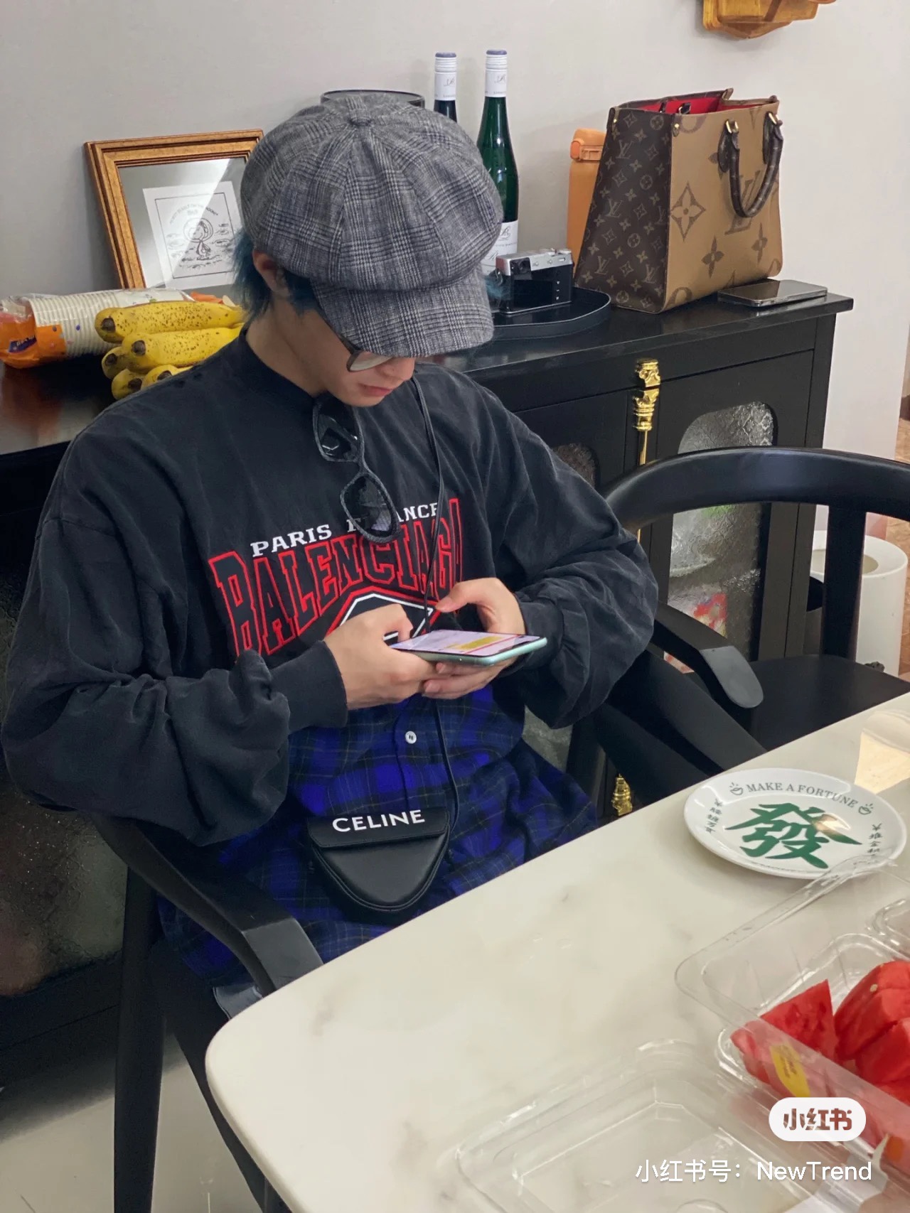 巴黎世家衬衫胸前刺绣款,巴黎世家长袖衬衫2020款背后字母