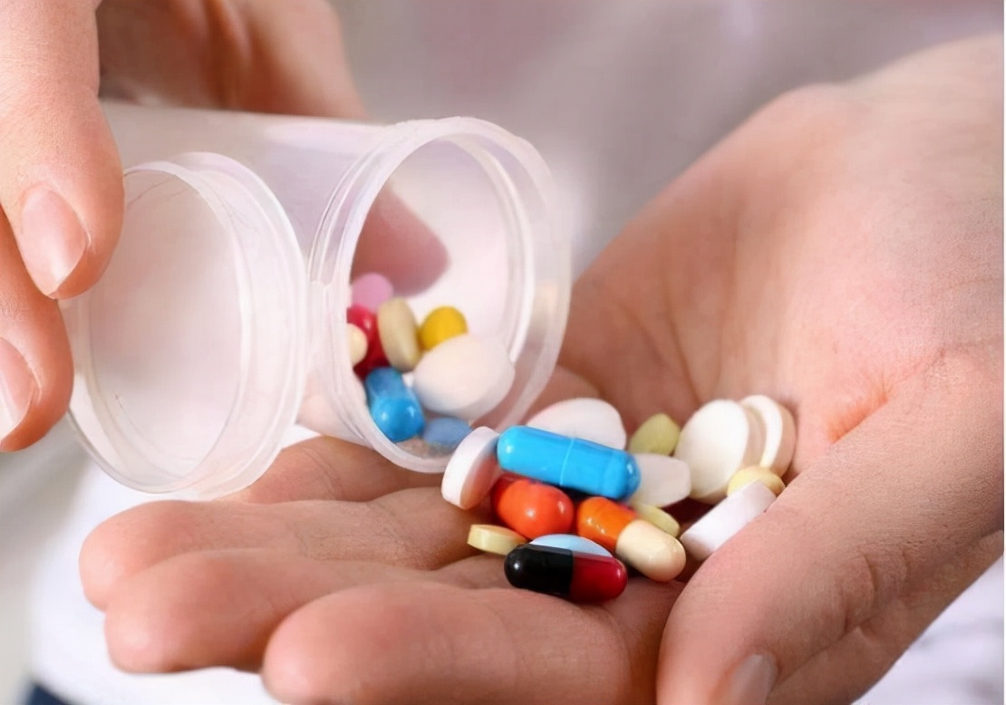 长期吃降压药怎样才避免伤肝,高血压长期吃降压药有没有副作用