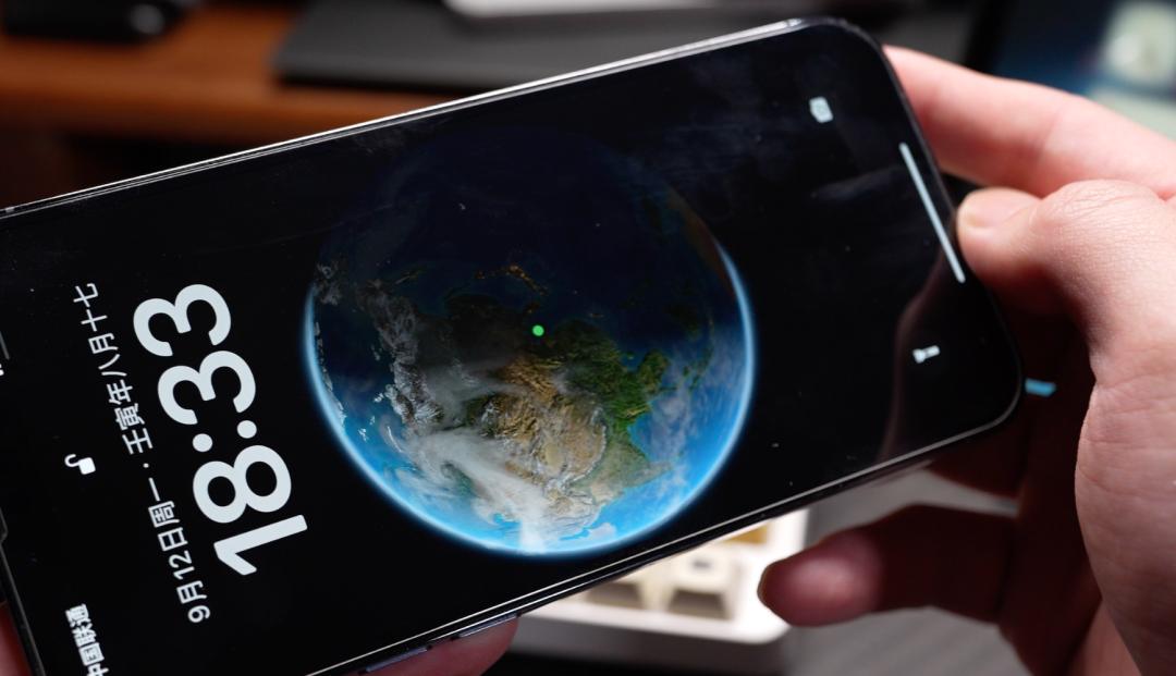 ios16更新后锁屏就黑屏啥也摁不了,ios16更新后锁屏壁纸不明显