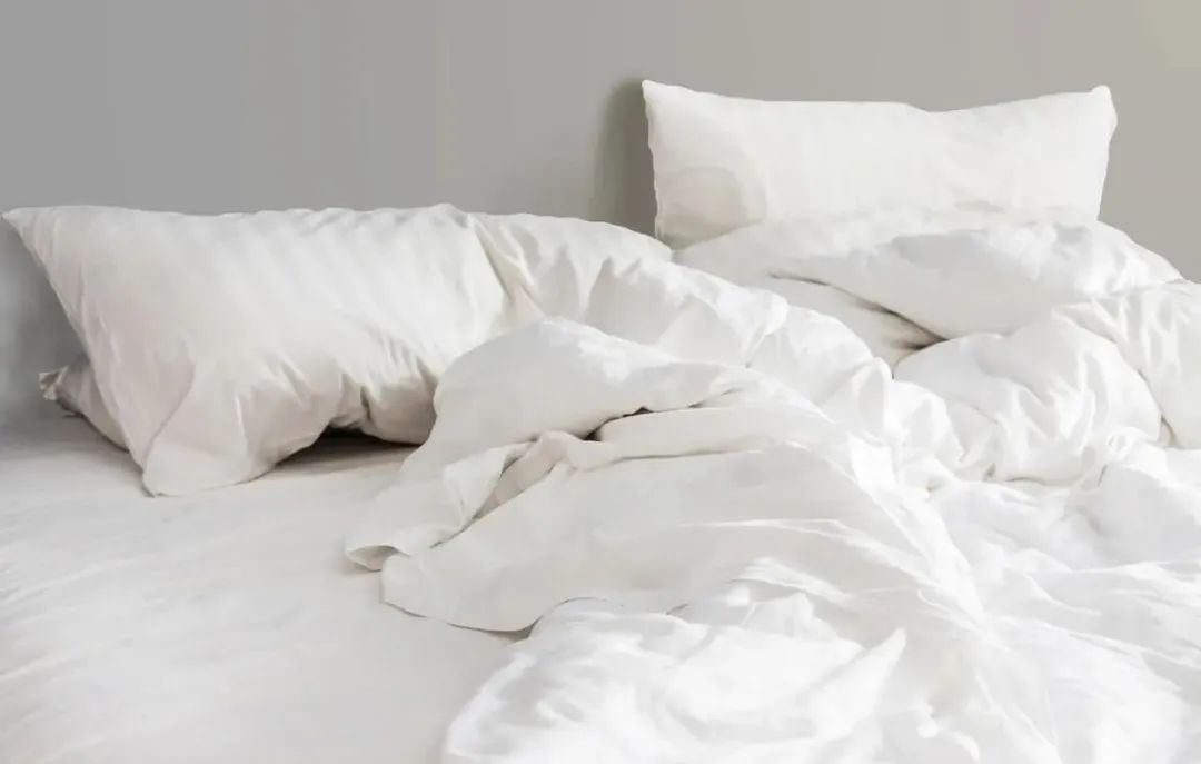 家里这5种东西赶紧扔掉,夏被上有霉点怎么去除