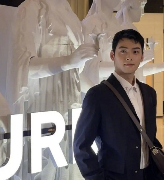 曾经很帅现在发福的男明星,曾经很胖的男明星现在很帅