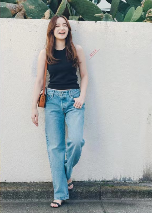 一条牛仔裤解决今夏所有搭配,这才是冬季牛仔裤的穿搭技巧