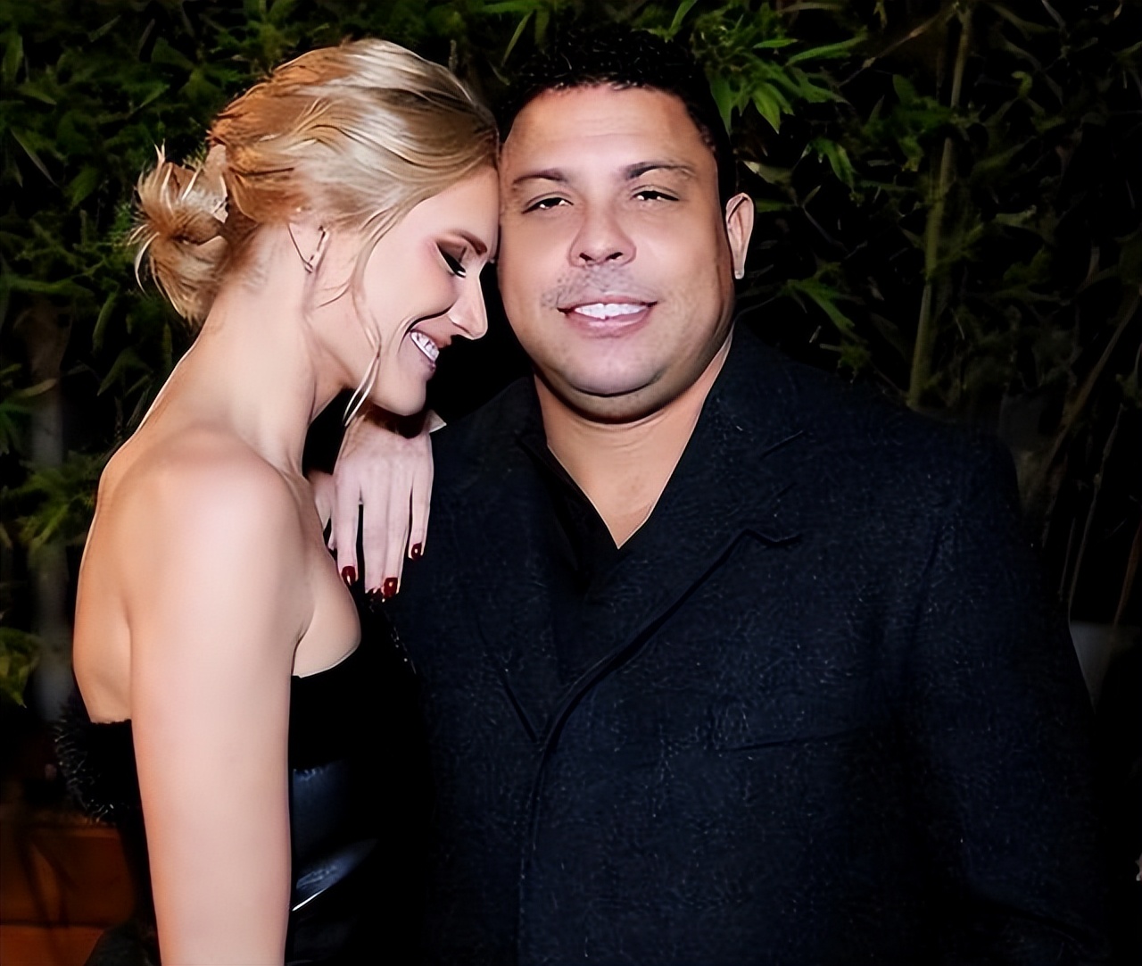 罗纳尔多胖至236斤,罗纳尔多戏水