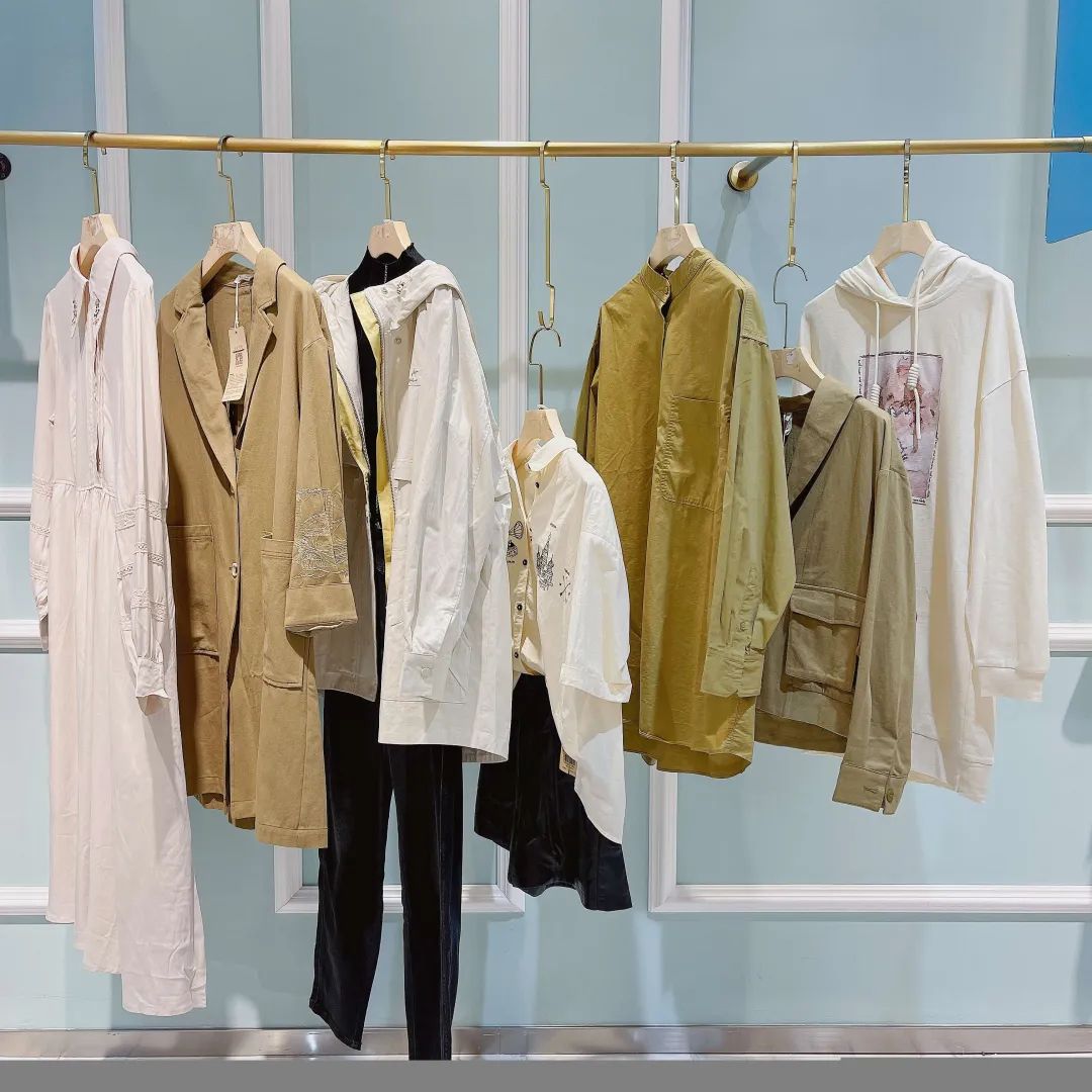 云上写生连衣裙新款,云上写生长袖蕾丝领连衣裙