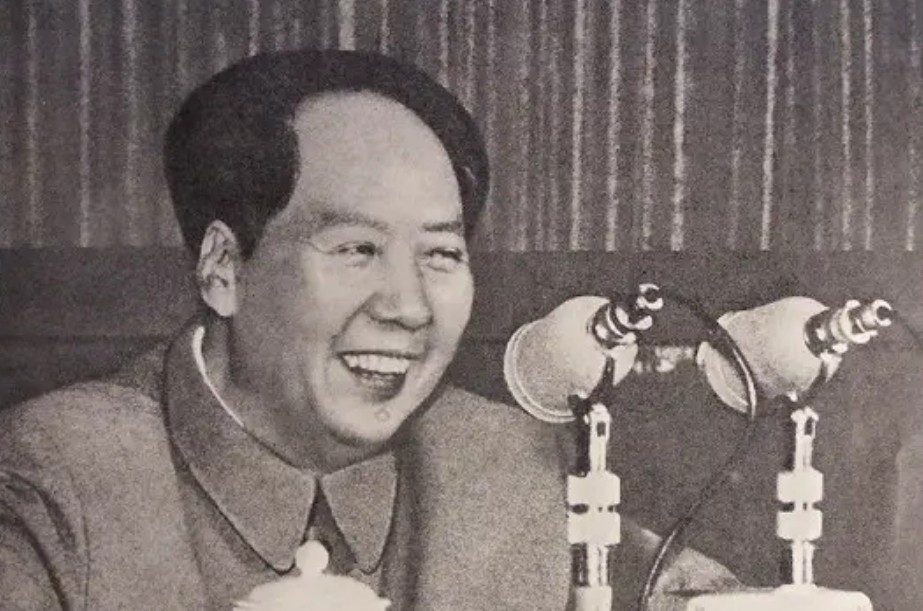 毛主席当年的小黄马，半夜突然嘶吼，主席听到后为何下令撤退？