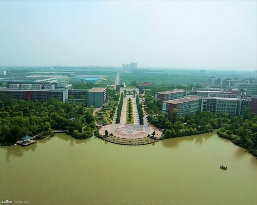 重德博学尚美笃行,重德博学勤勉尚美