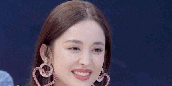 明星烤瓷牙发黑,明星烤瓷牙牙齿磨小后照片