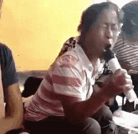 走路走累了坐下歇歇,走路累了继续走就不累了