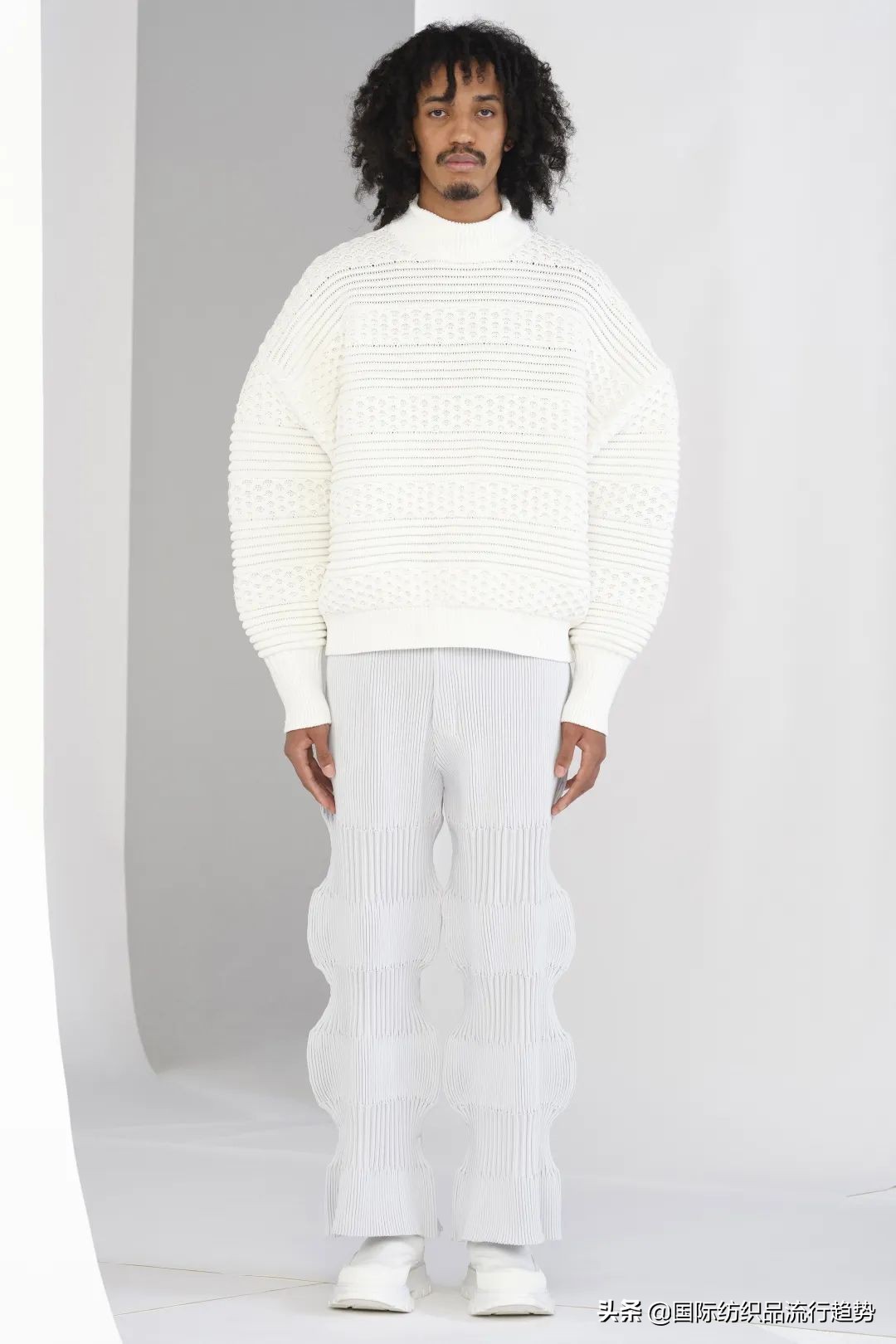 把服装当作思想的容器！看高桥祐介将美学融入到针织艺术中